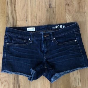 Gap cutoff shorts